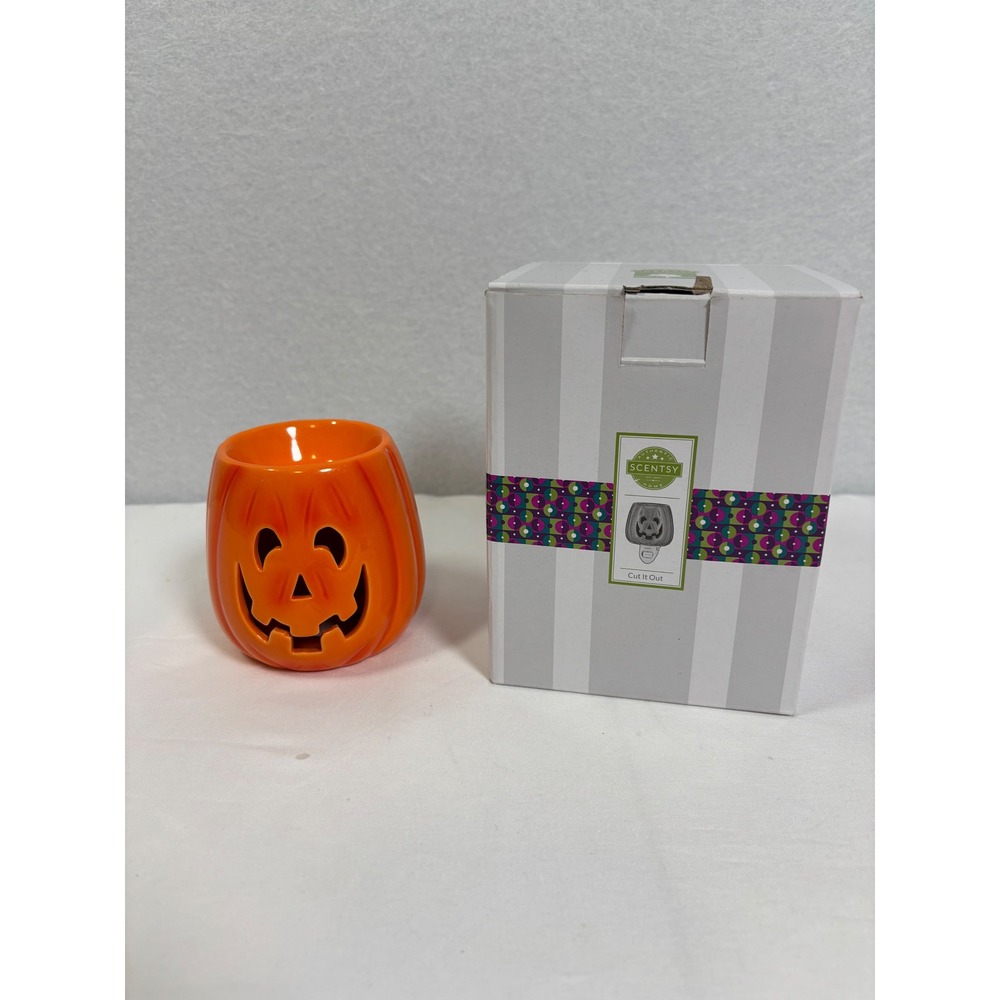 Scentsy Cut It Out Mini Warmer Orange Pumpkin Halloween Jack-O-Lantern Plug-In